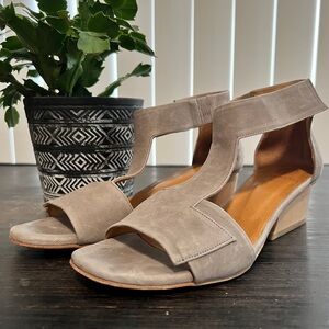 Anthro COCLICO 38 Spain Taupe Leather Women's Low Sandals
